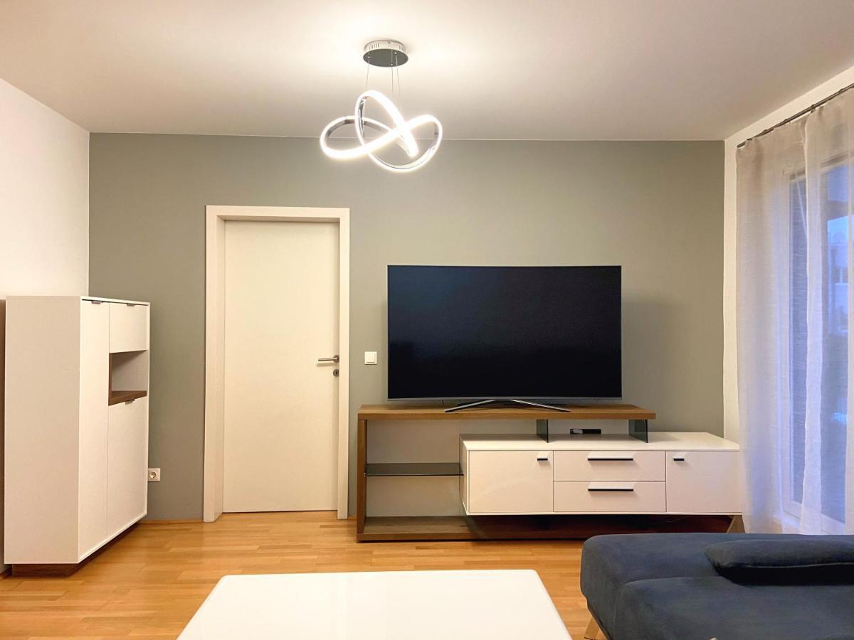 Apartment Near Lake Spacious & Furnished Beautiful *