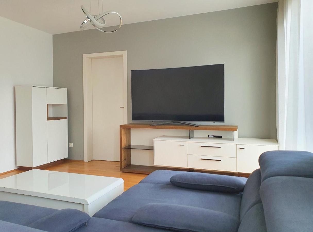 Apartment Near Lake Spacious & Furnished Beautiful