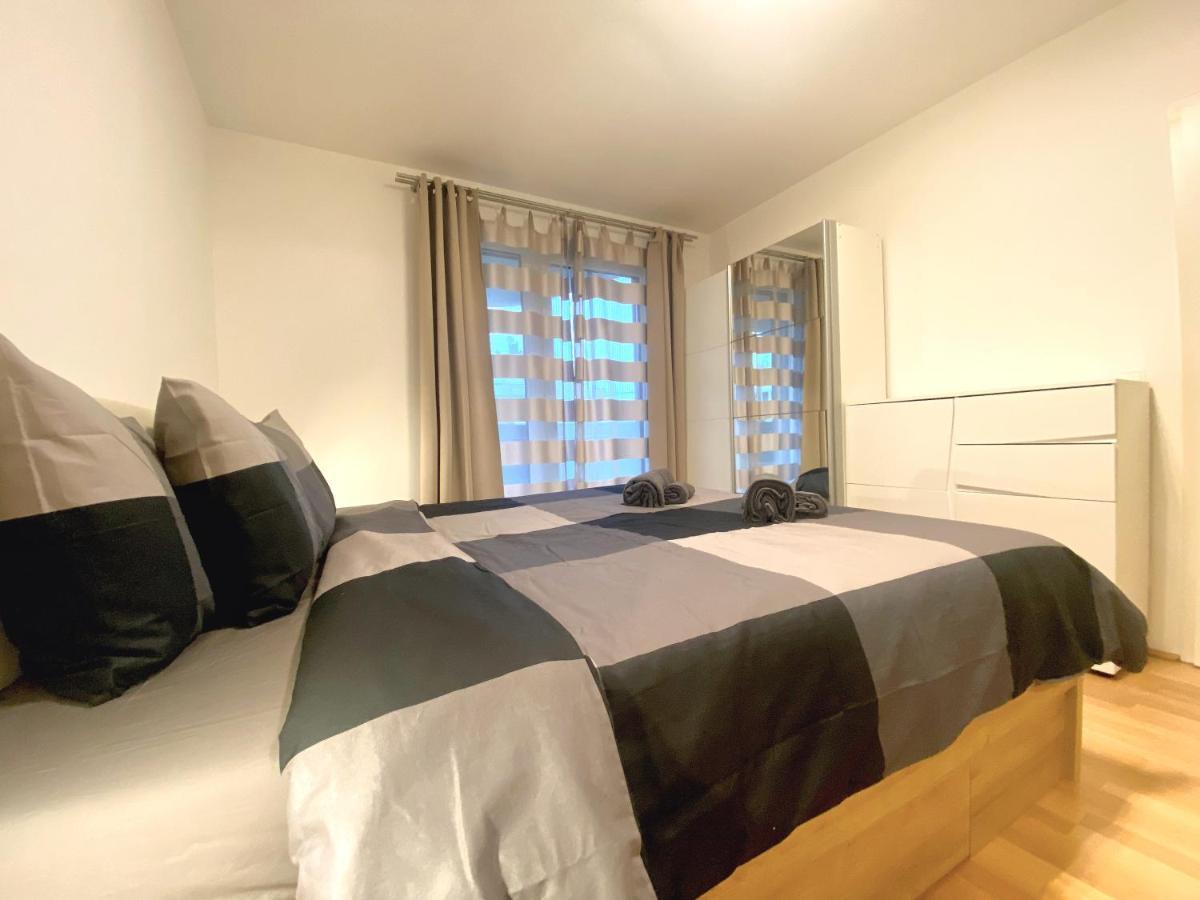 Near Lake Spacious & Furnished Beautiful Apartment *